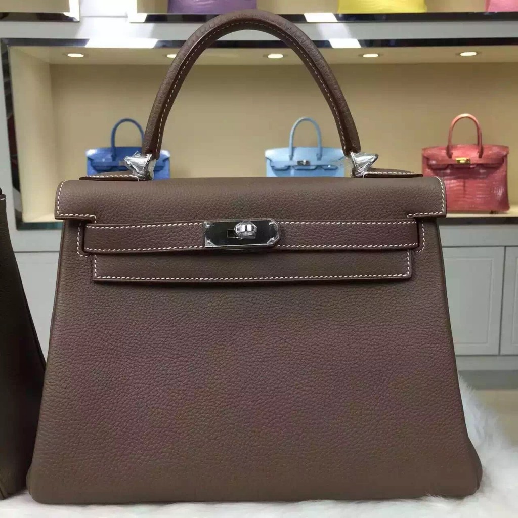 М28 сумки. Etoupe Hermes Kelly. Hermes Kelly 28 Togo серый. Hermes Etoupe Togo Kelly 28. Hermes Etoupe Togo Kelly 25.