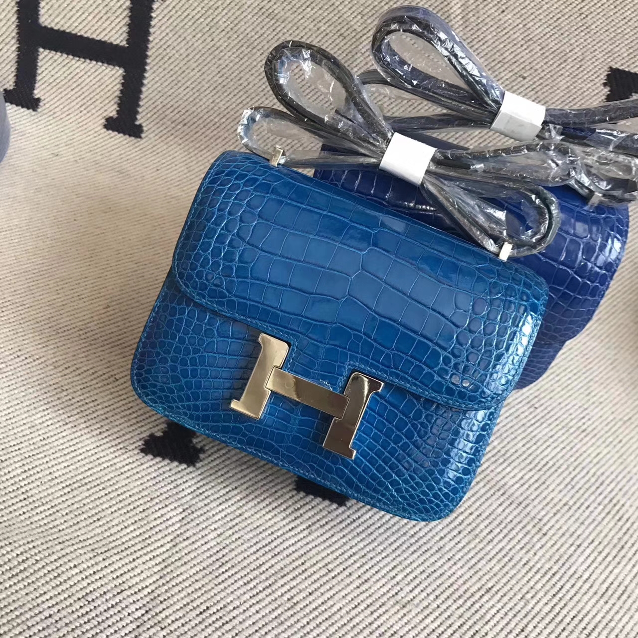Discount Hermes Constance19cm Shoulder Bag in 7Q Mykonos Blue Crocodile ...