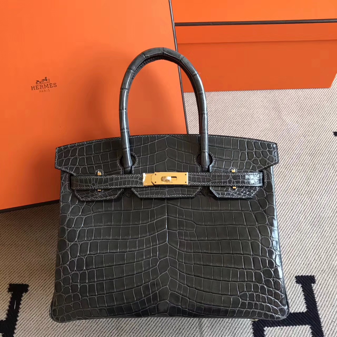 On Sale Hermes Birkin30cm Handbag in Ck88 Graphite Grey Crocodile Shiny ...