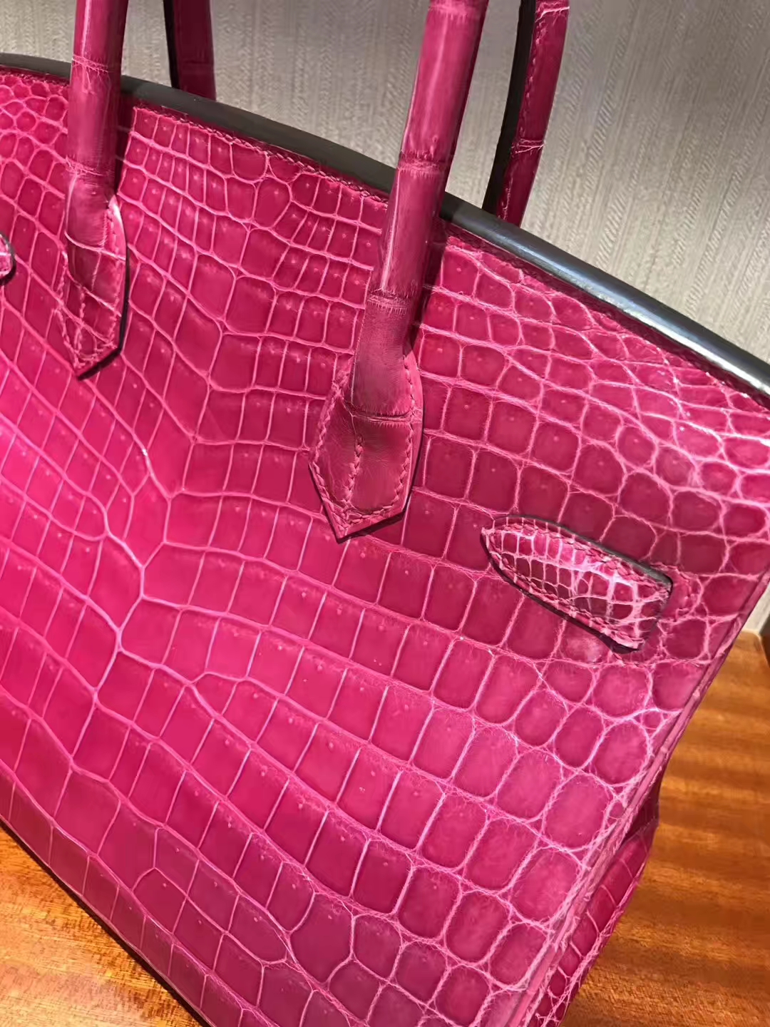 Noble Hermes 5J Peach Pink Crocodile Shiny Leather Birkin30CM Tote Bag ...