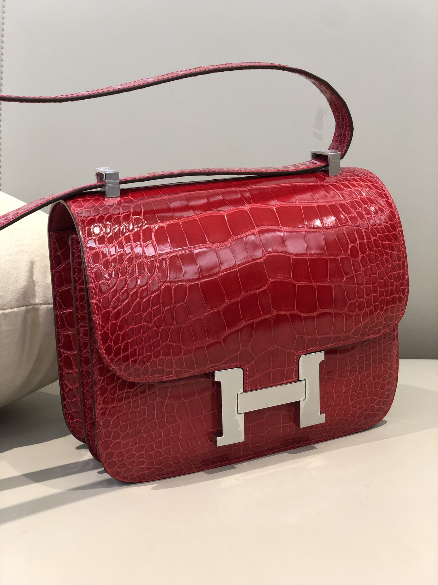 Hermes Birkin 25 Handbag F5 Bourgogne Shiny Porosus Croc GHW